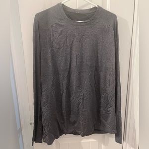 Gently worn men’s long sleeve gray Lululemon size XXL - in excellent condition!